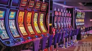 Người chơi Việt Nam theo dõi bàn baccarat Live Casino sc68 trên smartphone