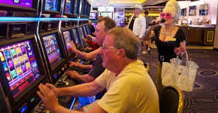 Người chơi Việt Nam tham gia vòng quay Bingo trực tuyến trên điện thoại